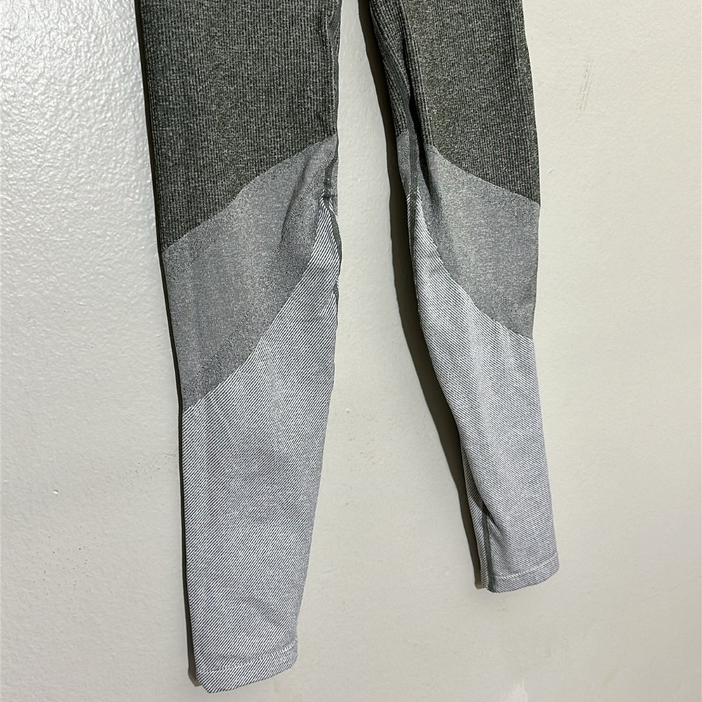 Aerie Gray and Green Color-Block Leggings - Picture 3 of 4